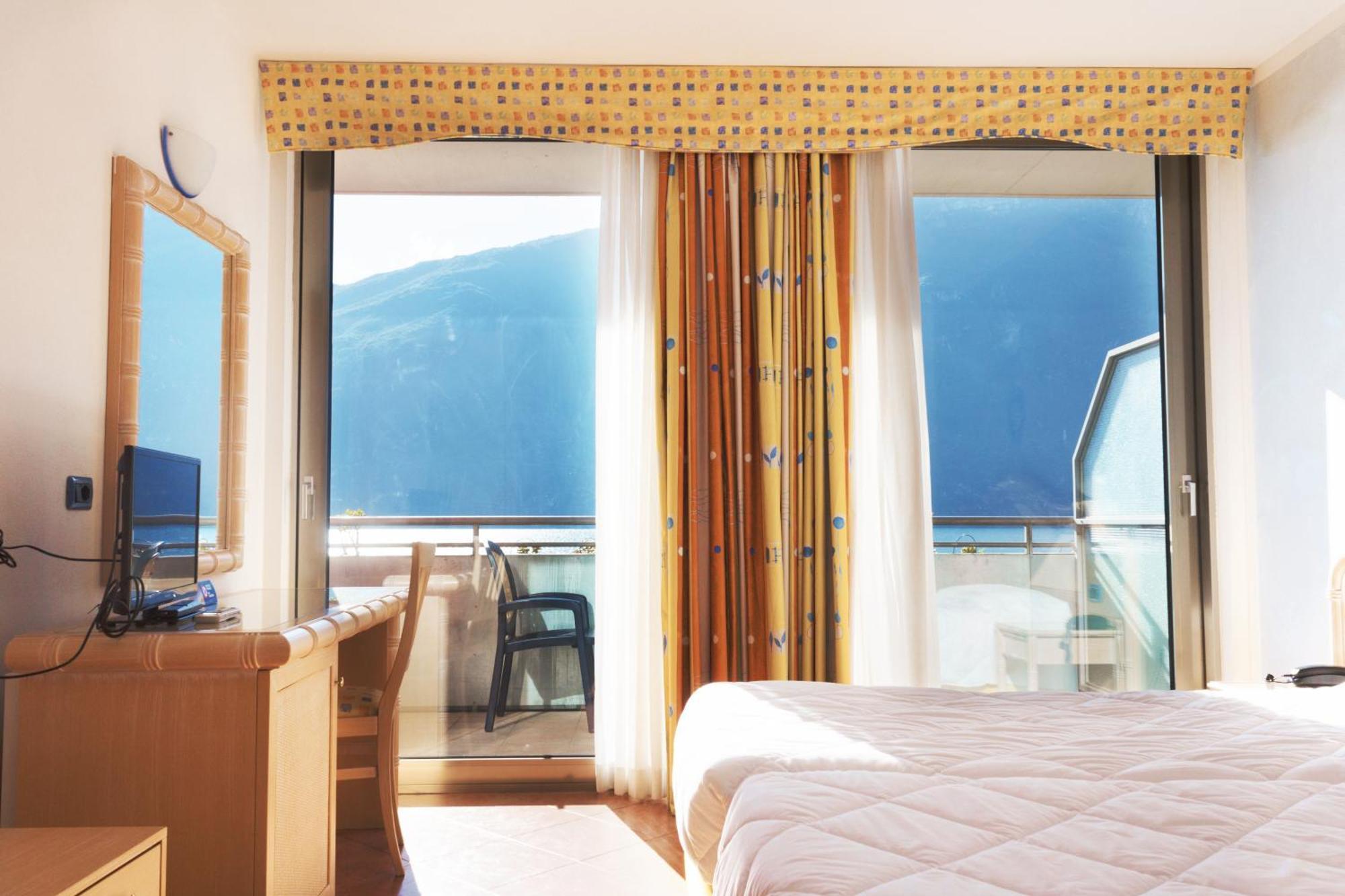Surf Hotel Pier - Montagnoli Group Limone sul Garda Zimmer foto