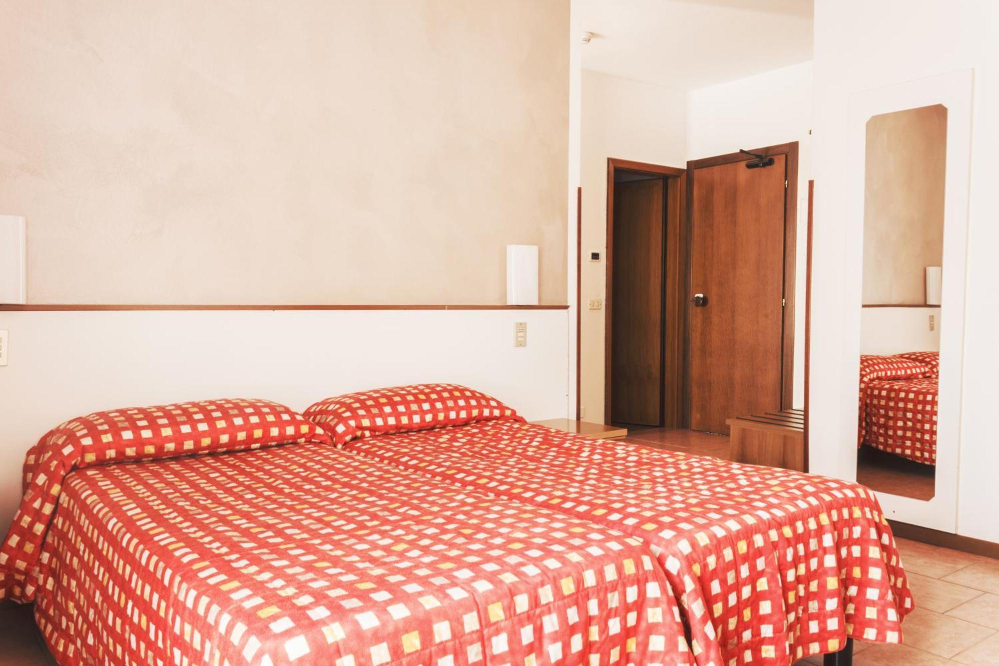 Surf Hotel Pier - Montagnoli Group Limone sul Garda Zimmer foto