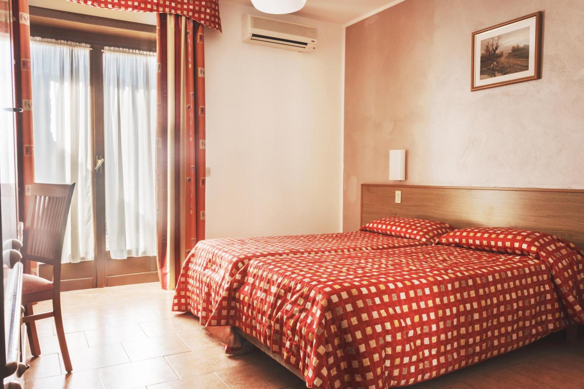 Surf Hotel Pier - Montagnoli Group Limone sul Garda Zimmer foto
