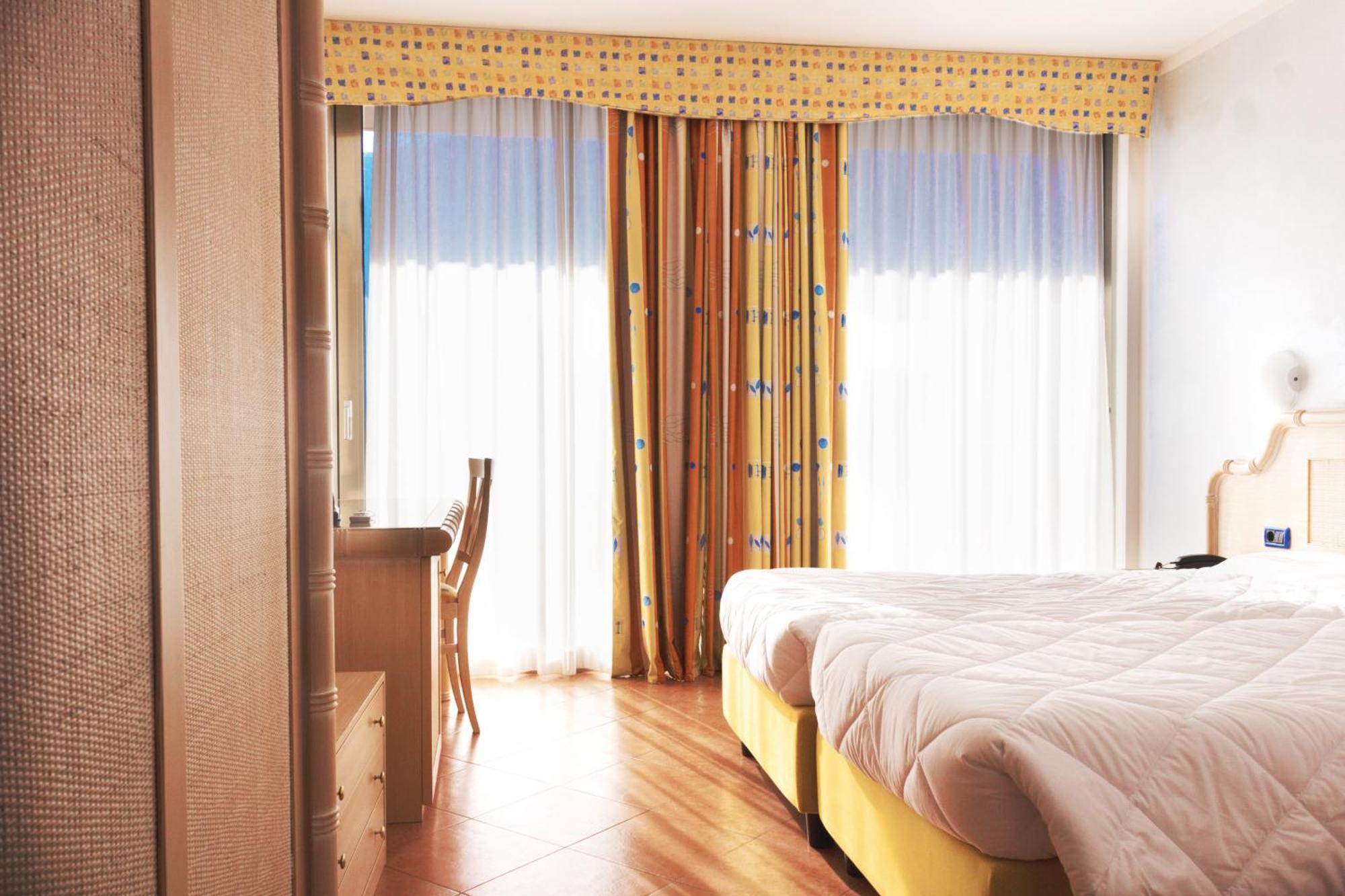 Surf Hotel Pier - Montagnoli Group Limone sul Garda Zimmer foto