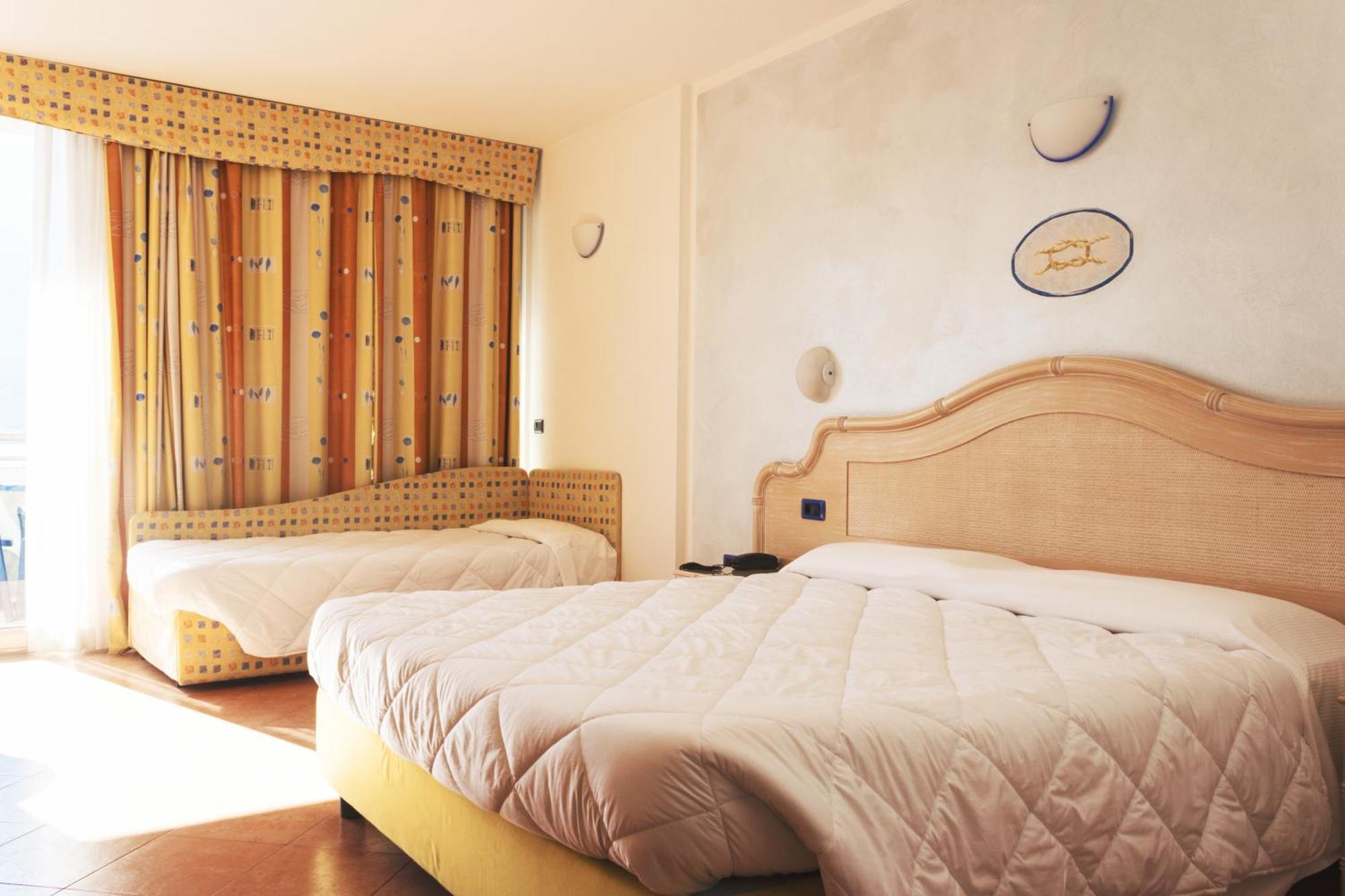 Surf Hotel Pier - Montagnoli Group Limone sul Garda Zimmer foto
