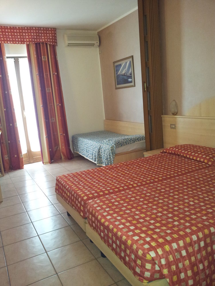 Surf Hotel Pier - Montagnoli Group Limone sul Garda Exterior foto