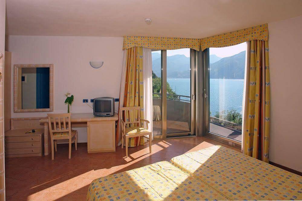 Surf Hotel Pier - Montagnoli Group Limone sul Garda Exterior foto